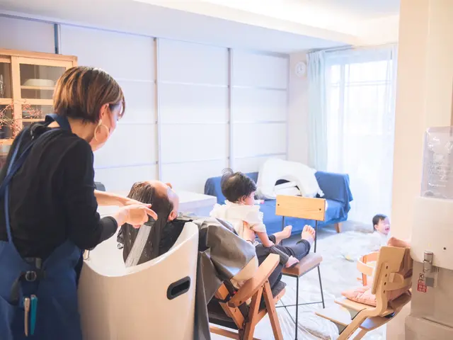 家庭でも本格的なサロン体験！業界17年、10000件以上の経験を持つ美容師が訪問サービスの画像