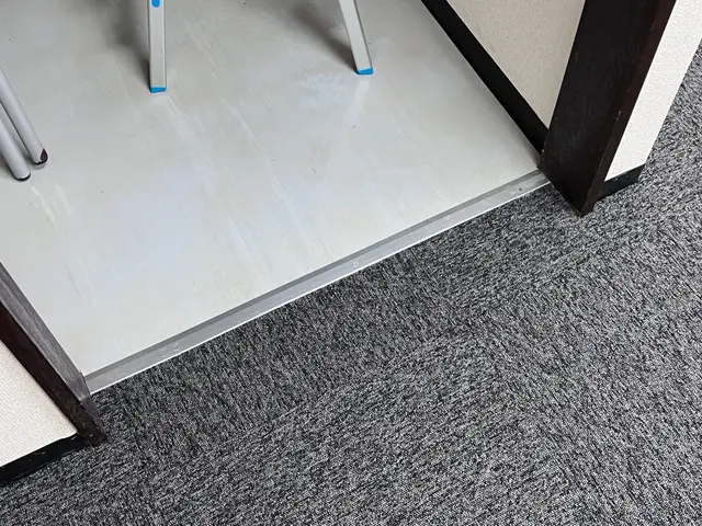 【後悔しない内装】オフィスや住まい等のタイルカーペット施工！賃貸でもOK!サービスの画像