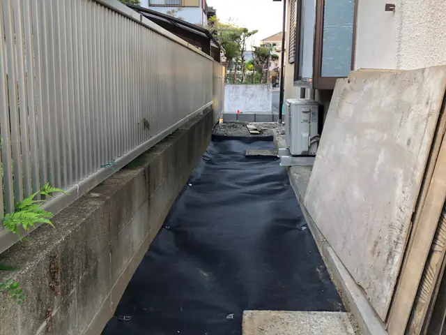 どんな形のお庭や場所でも綺麗に防草シートが貼れます！サービスの画像