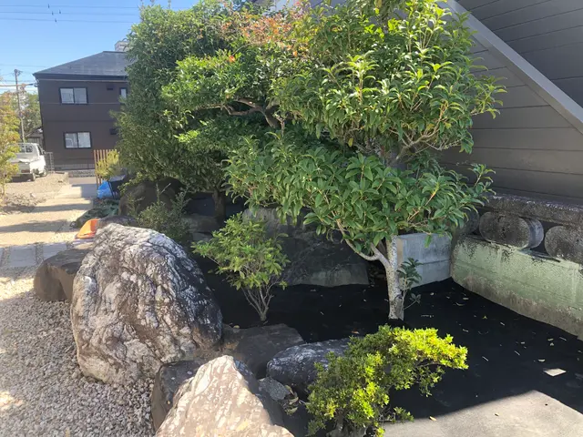 どんな形のお庭や場所でも綺麗に防草シートが貼れます！サービスの画像