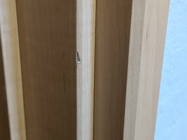 落として出来た床の凹み　家具の移動でついた床の傷　などを目立たなく補修します!サービスの画像