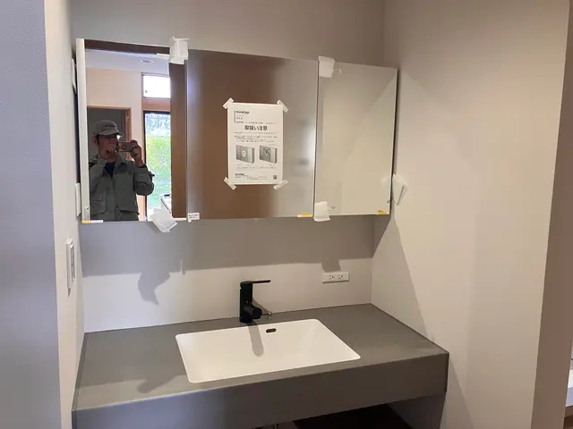 壁掛けミラー・鏡の取り付け、承ります！サービスの画像