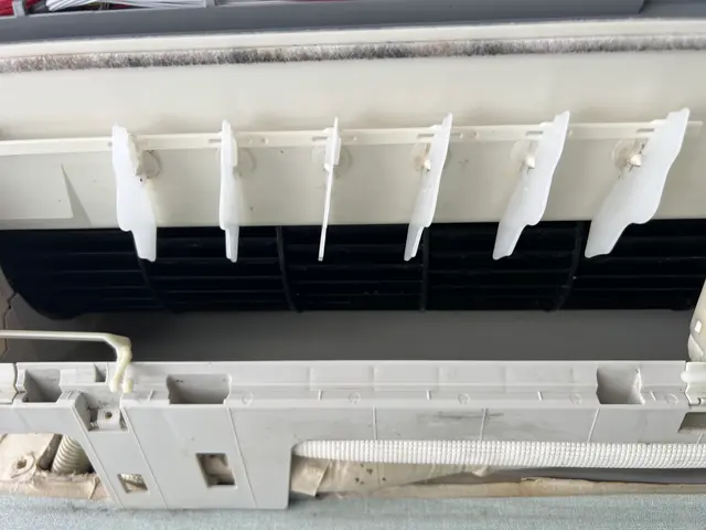 プロに任せてスッキリ快適！エアコンクリーニング士が作業します！サービスの画像