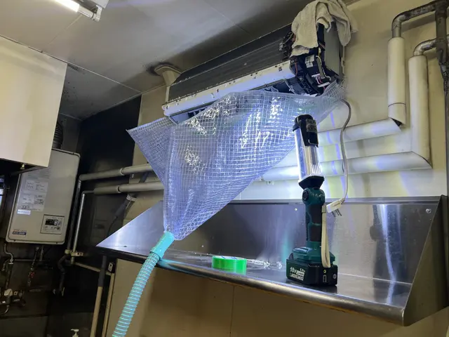 プロに任せてスッキリ快適！エアコンクリーニング士が作業します！サービスの画像