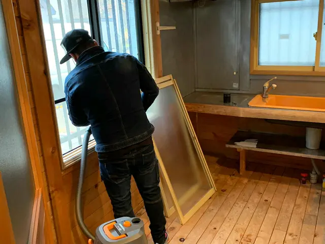 [1989年創業] 笑顔の素敵なスタッフが窓・サッシのお掃除に伺います！サービスの画像