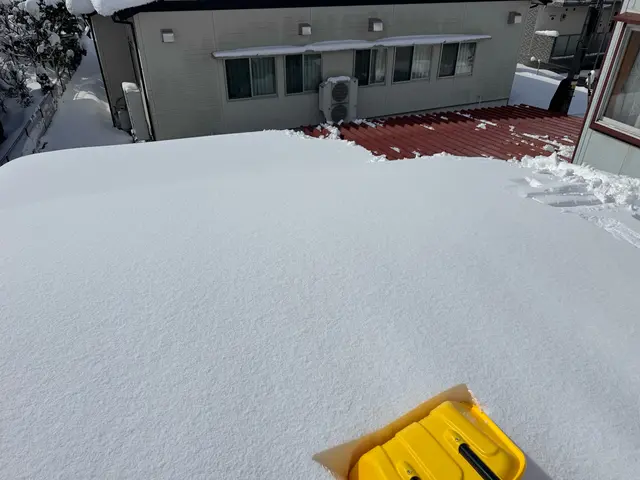 雪でお困りの方、屋根雪下ろし　家廻りの除雪は当社にお任せ下さい！！サービスの画像