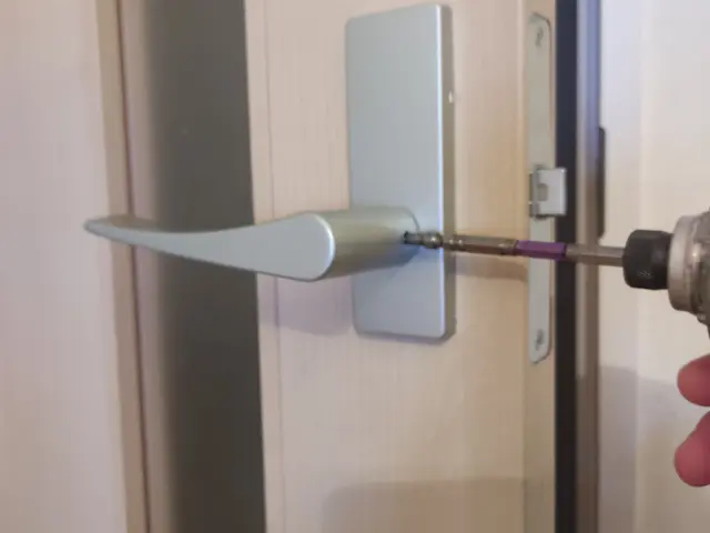 ドアノブ交換、その他ドアの修理メンテナンスご相談承っております！サービスの画像