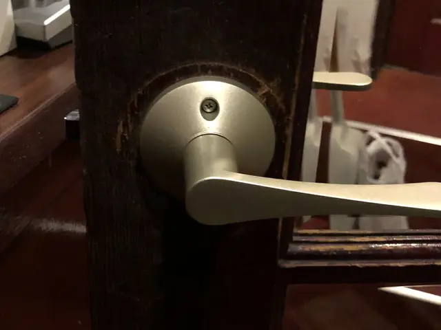 ドアノブ交換、その他ドアの修理メンテナンスご相談承っております！サービスの画像
