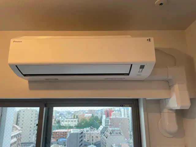 信頼・安心を訴求する「工事歴20年の職人が確かな技術で対応」「安心保証付き！サービスの画像