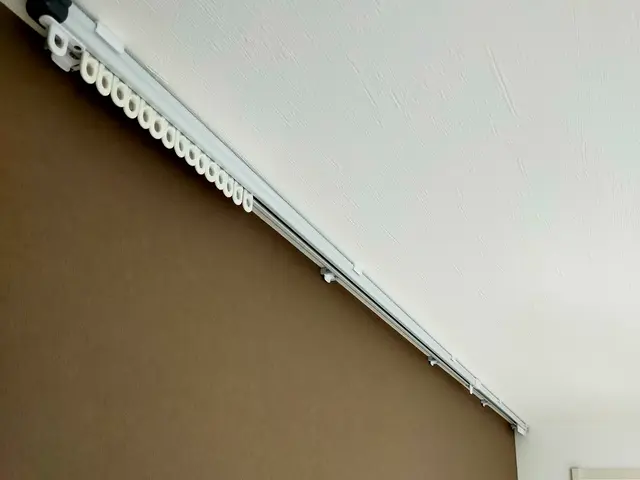 【大阪＠八尾市】カーテンレール、ブラインド、ロールスクリーンなど◎サービスの画像