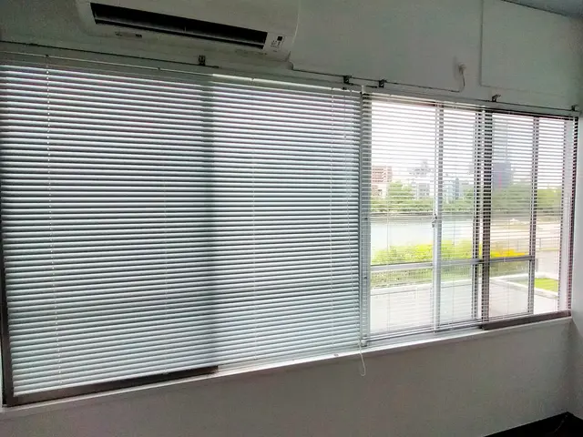 【大阪＠八尾市】カーテンレール、ブラインド、ロールスクリーンなど◎サービスの画像