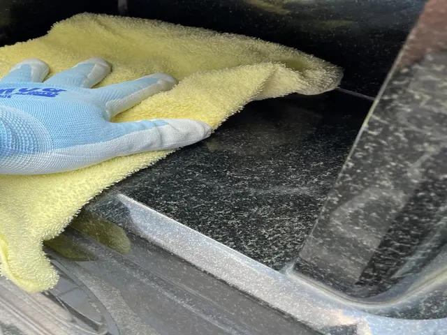 安心・丁寧を提供致します　墓石周辺清掃無料　安心の自社施工サービスの画像