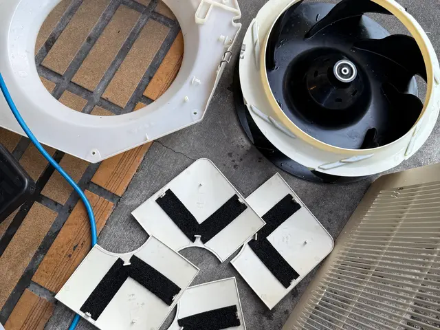 ★24時間受付可能★業務用エアコン清掃可能！開店前や閉店後に是非お任せください！サービスの画像