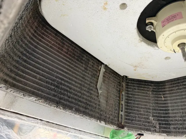 ★24時間受付可能★業務用エアコン清掃可能！開店前や閉店後に是非お任せください！サービスの画像