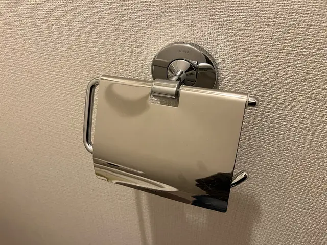 トイレットペーパーホルダーの交換・取り付け！丁寧かつスピーディーに！！サービスの画像