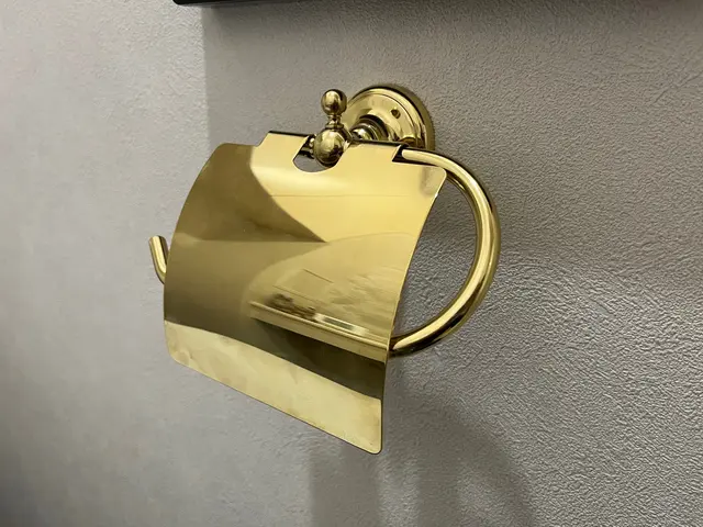 トイレットペーパーホルダーの交換・取り付け！丁寧かつスピーディーに！！サービスの画像