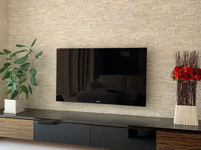 大手量販店実績多数　年800台過去8000台以上の施工　実績豊富なテレビ壁掛けサービスの画像