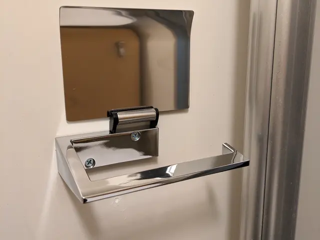 ペーパーホルダー・タオルハンガーなど　その他住宅小物の取付も承ります！サービスの画像