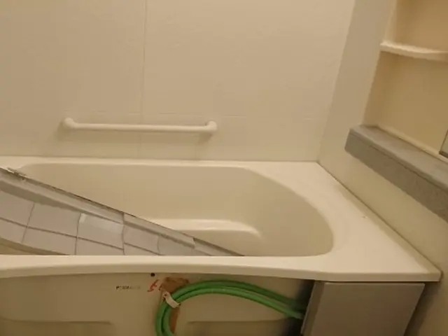 カビや汚れを徹底的に落とす。気持ち良く浴室をご利用いただけるようにクリーニング。サービスの画像