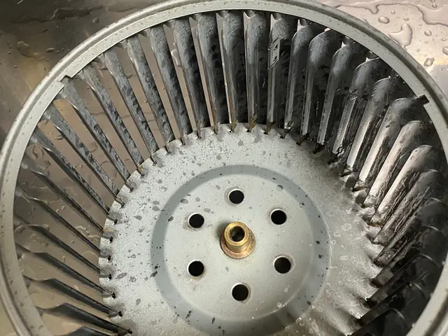 女性の作業になります。事前に現調して作業が可能かどうかの判断をさせてください。サービスの画像