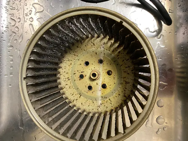 女性の作業になります。事前に現調して作業が可能かどうかの判断をさせてください。サービスの画像