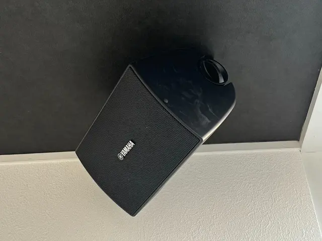 天吊り、壁掛けスピーカー取り付け！工事保証付きサービスの画像