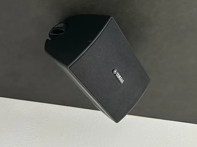 天吊り、壁掛けスピーカー取り付け！工事保証付きサービスの画像