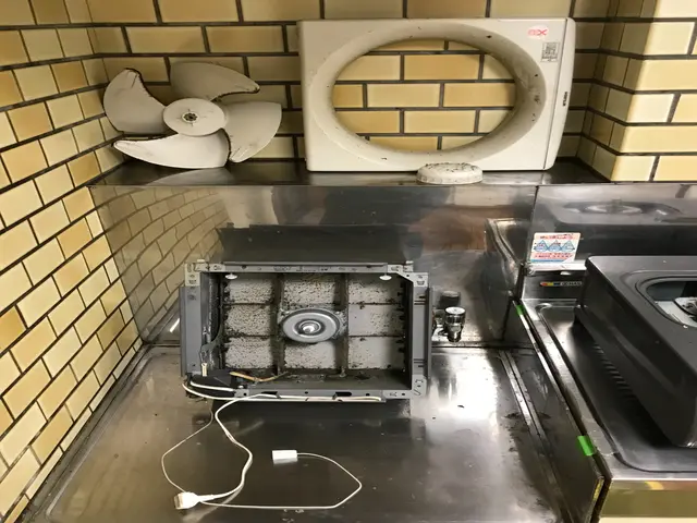 丁寧な作業で頑固な油汚れも一掃しますサービスの画像