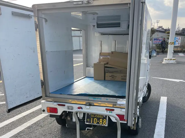軽トラックでの引取りになります。エアコン、洗濯機等お気軽に。家電製品を主に引取りサービスの画像