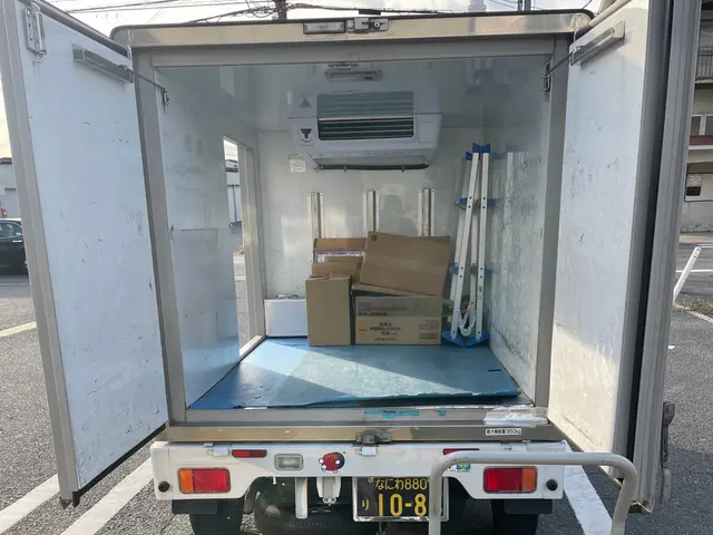 軽トラックでの引取りになります。エアコン、洗濯機等お気軽に。家電製品を主に引取りサービスの画像