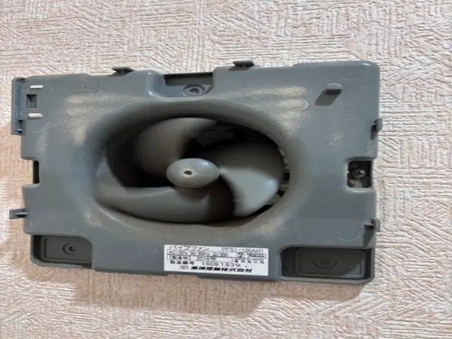 トイレ換気扇交換サービスの画像