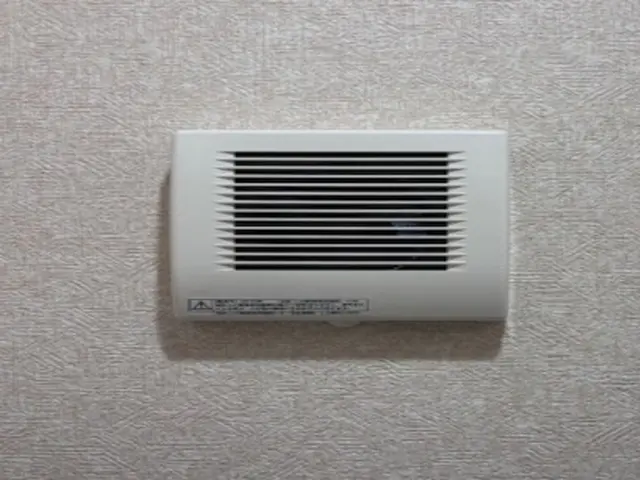 トイレ換気扇交換サービスの画像