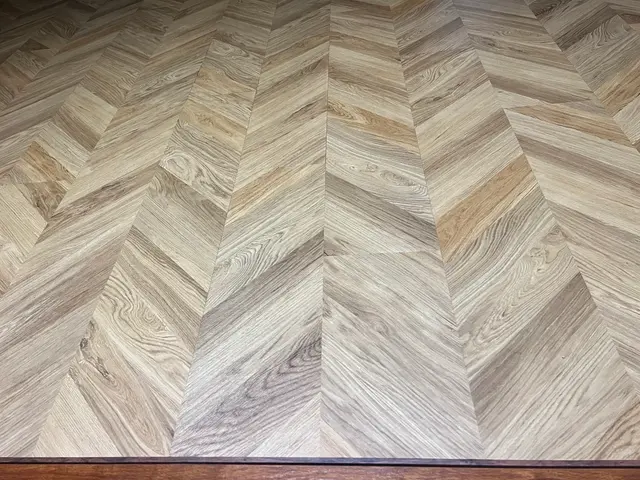 フロアタイルを施工しまるでカフェにでもいるかのような空間を作ります。サービスの画像