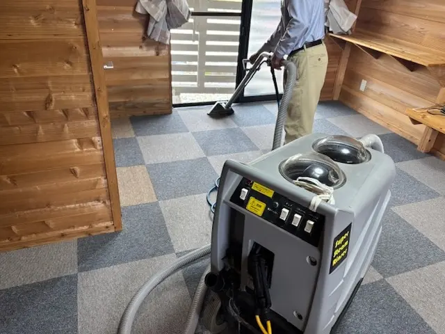 店舗 事務所清掃お任せ下さい。ビル技能士が３0年の実績と経験で迅速丁寧に致しますサービスの画像