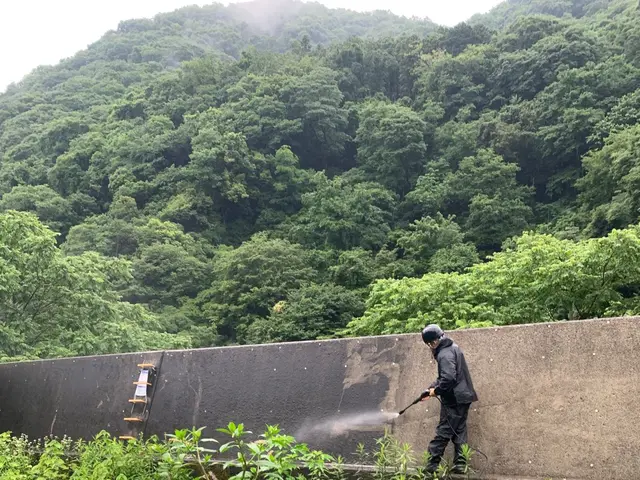 ☆カーポート、土間洗浄、ブロック塀などの外回り洗浄は弊社にお任せください！！！サービスの画像