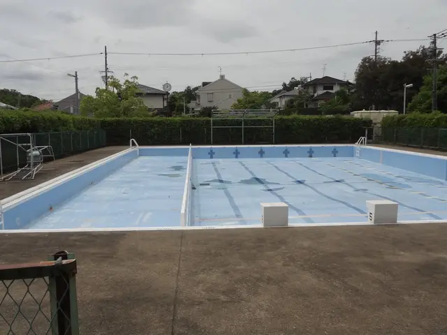 学校や公共施設、個人宅のプール掃除お任せ下さい！サービスの画像