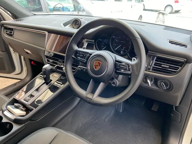 内装部品も外して行うルームクリーニング！他社と一味違います！サービスの画像