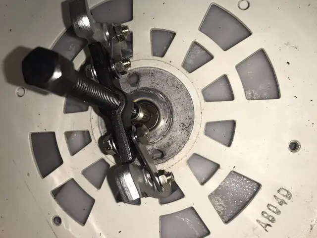 洗濯機ドラム引っこ抜いて、裏側みてみませんか？ニオイ、黒いカスの原因分かります！サービスの画像