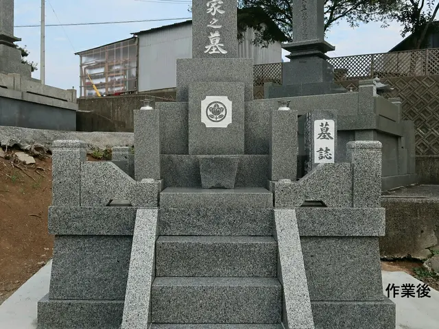 【大切なお墓を綺麗に保ちたい】手作業でひとつひとつ丁寧に真心込めて綺麗に致しますサービスの画像