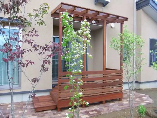 ウッドデッキ再生補修。プロの技術でご満足いただけるように心を込めて作業いたしますサービスの画像
