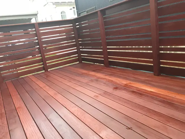 ウッドデッキ再生補修。プロの技術でご満足いただけるように心を込めて作業いたしますサービスの画像