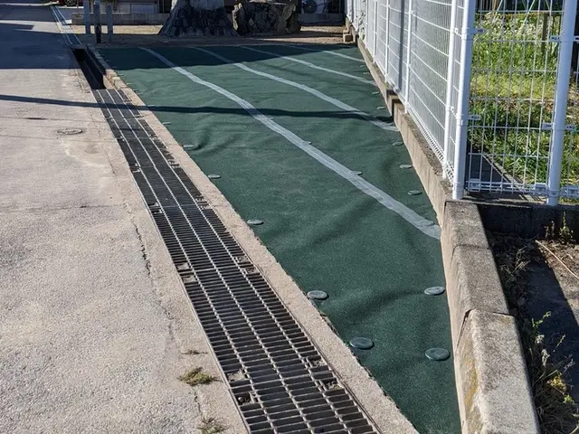 雑草対策工事サービスの画像