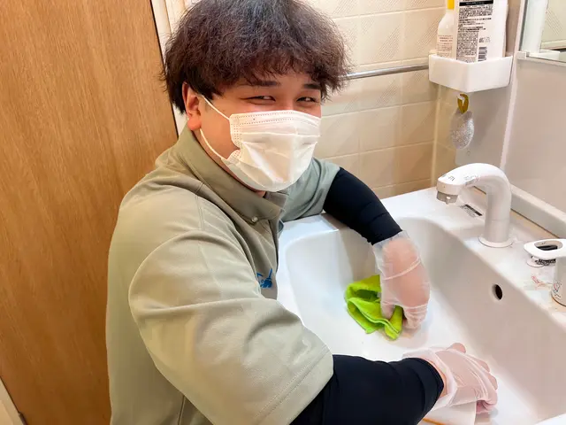 洗面所の気になる、水垢やカビ汚れをすべてプロの技術でピカピカにします！サービスの画像