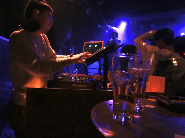 【出張DJ】ジャンルを横断する心地良いグルーヴで空間を演出します