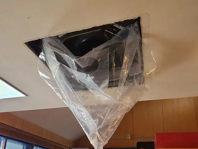 店舗、事務所等の天井埋め込みカセットエアコンサービスの画像