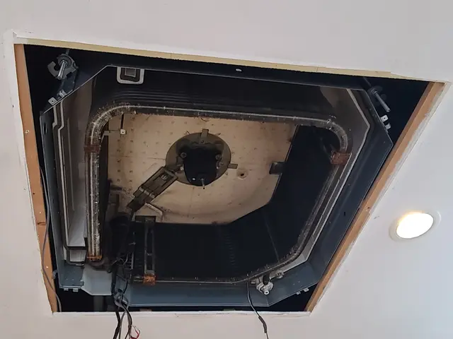 店舗、事務所等の天井埋め込みカセットエアコンサービスの画像