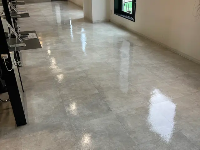 お客様のお力になります！経験と知識を活かしてどんな床の汚れもピカピカにします！サービスの画像