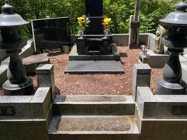 墓石クリーニング専門店が行うお墓参り代行サービスサービスの画像