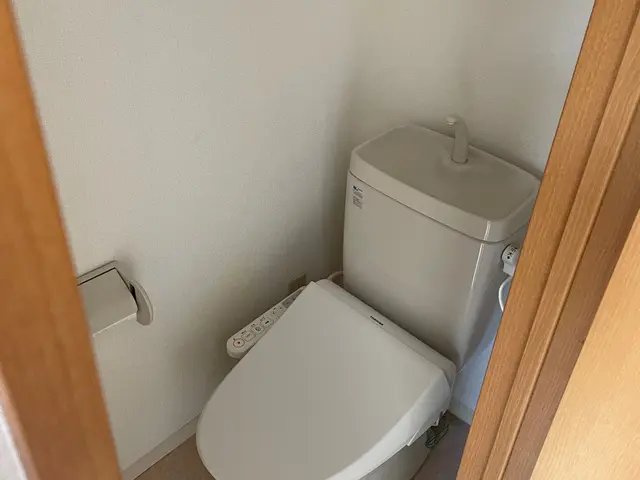 トイレ臭いが強くなってきた方、換気扇クリーニングで循環効率◯サービスの画像