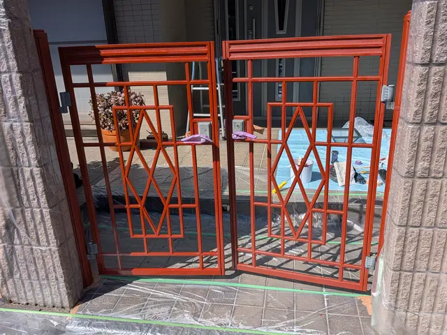 ☆門扉　鉄骨塗りはお任せ☆東京板橋区のまちのペンキ屋さんサービスの画像